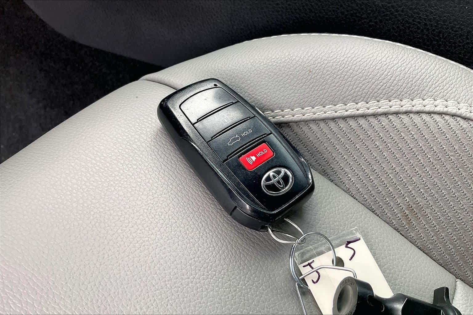 Used 2025 Toyota Camry SE w/ Convenience Package FWD image 14