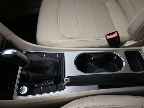 Used 2019 Volkswagen Passat 2.0T Wolfsburg w/ Wheels & Sunroof Package FWD image 23