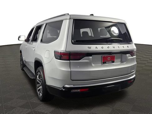 Used 2024 Jeep Wagoneer Series II w/ Flexible Seating Group AWD/4WD image 5