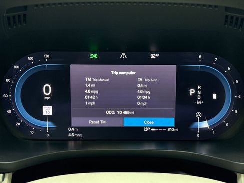 Used 2022 Volvo XC60 B5 Momentum w/ Protection Package Premier image 22