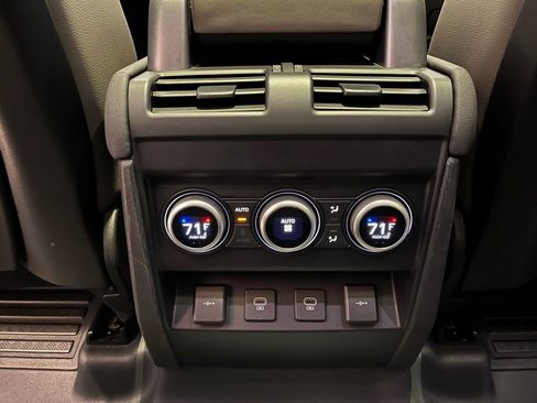Certified 2022 Land Rover Defender 110 SE AWD/4WD image 28