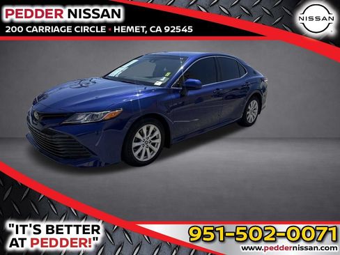 Used 2018 Toyota Camry LE FWD image 1