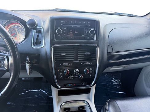 Used 2017 Dodge Grand Caravan SXT image 15