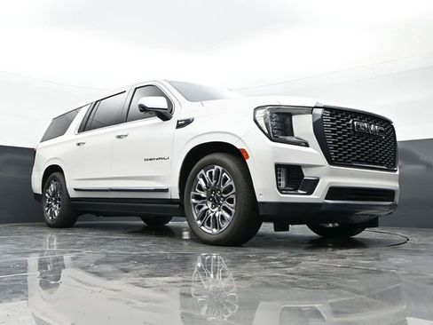 Used 2023 GMC Yukon XL Denali Ultimate image 40