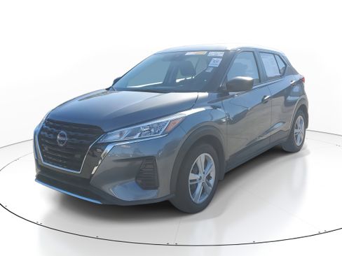 Used 2024 Nissan Kicks S image 3