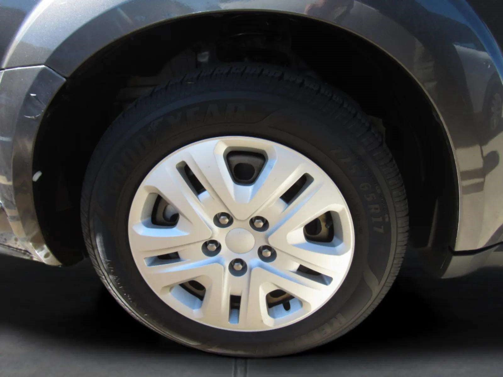 Used 2020 Dodge Journey SE FWD image 5