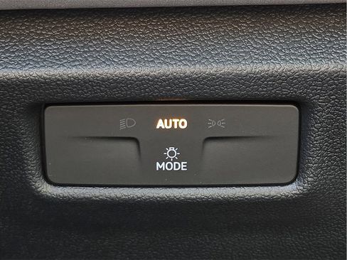 New 2026 Volkswagen Tiguan SE image 18