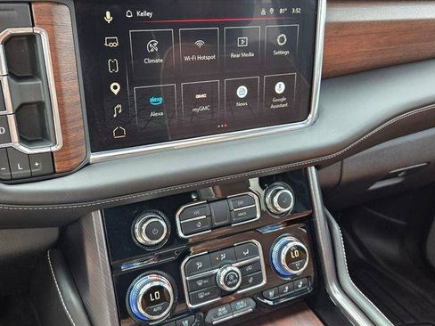 Certified 2024 GMC Yukon XL Denali Ultimate AWD/4WD image 27