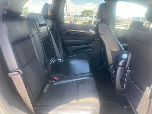 Used 2019 Jeep Grand Cherokee Altitude RWD image 12