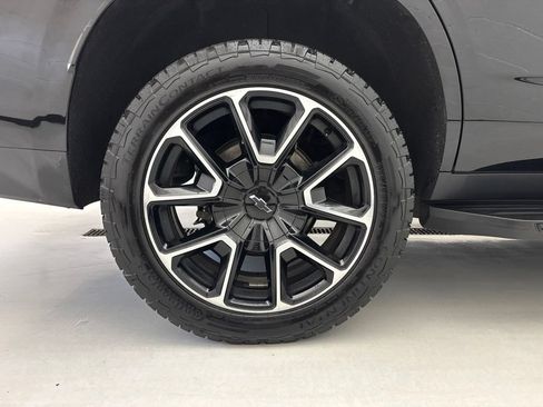 Used 2024 Chevrolet Tahoe RST w/ Luxury Package AWD/4WD image 12
