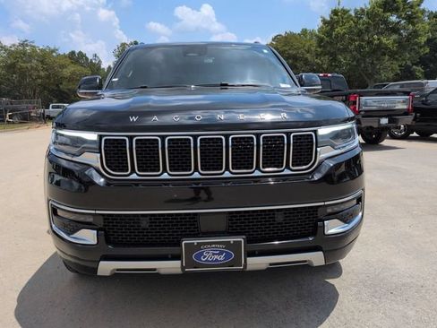 Used 2024 Jeep Wagoneer Series II w/ Flexible Seating Group RWD image 9