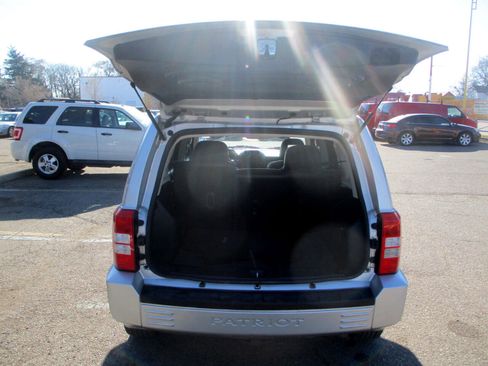 Used 2009 Jeep Patriot Limited w/ Sun/Sound Group image 6