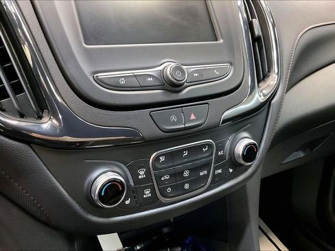 Used 2024 Chevrolet Equinox RS AWD/4WD image 16