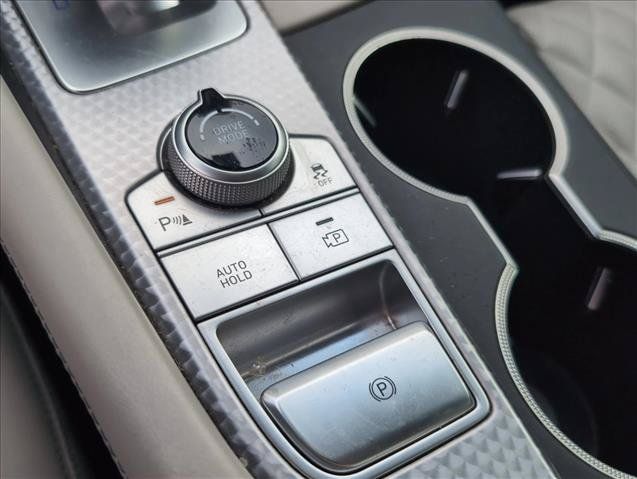 Used 2022 Genesis G70 3.3T RWD image 17