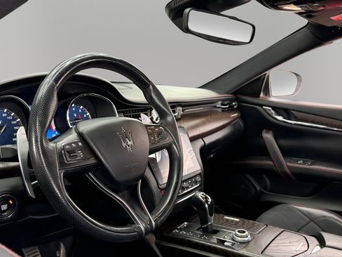 Used 2018 Maserati Quattroporte S GranSport RWD image 16