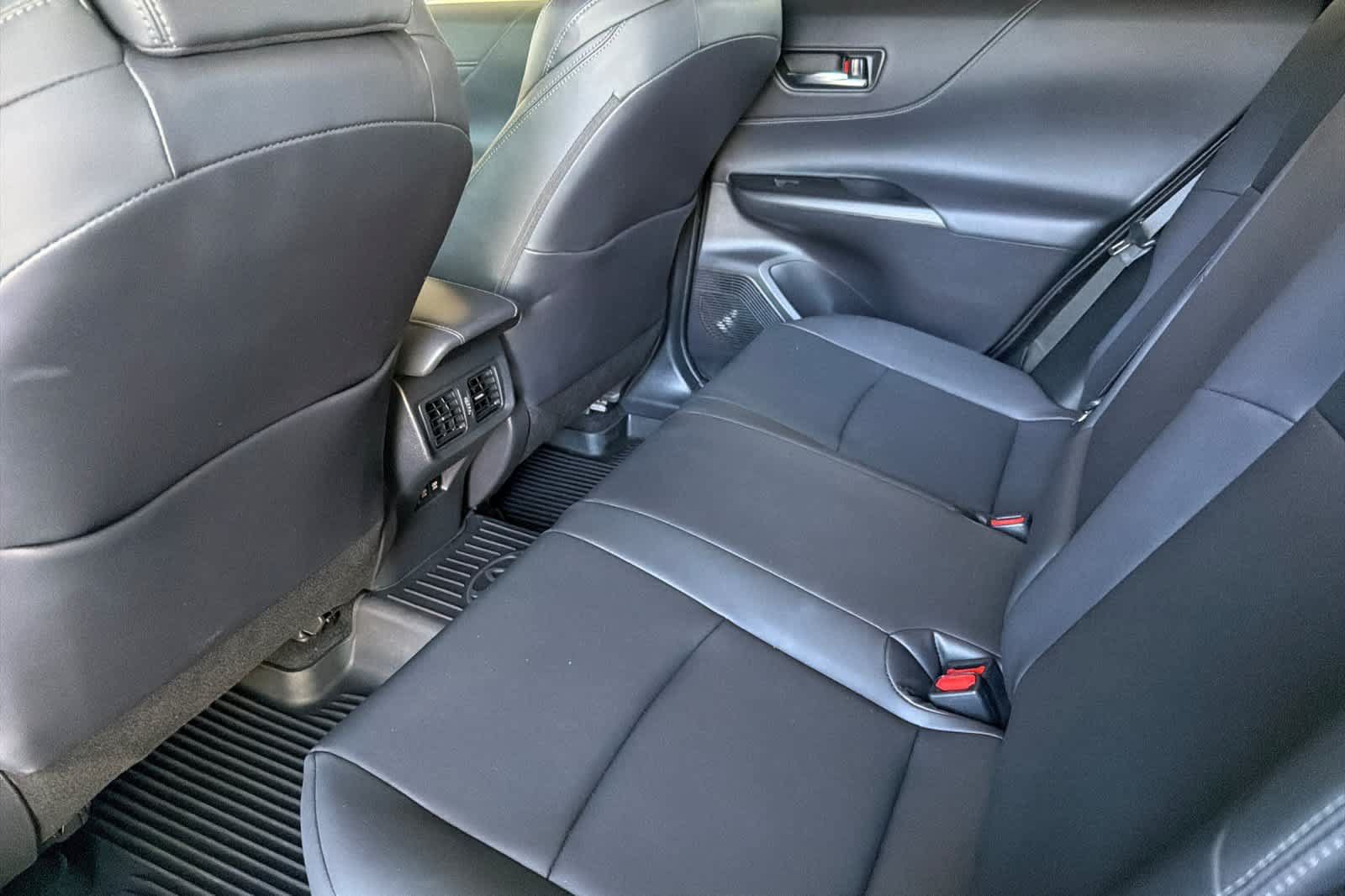 Used 2022 Toyota Venza XLE AWD/4WD image 4