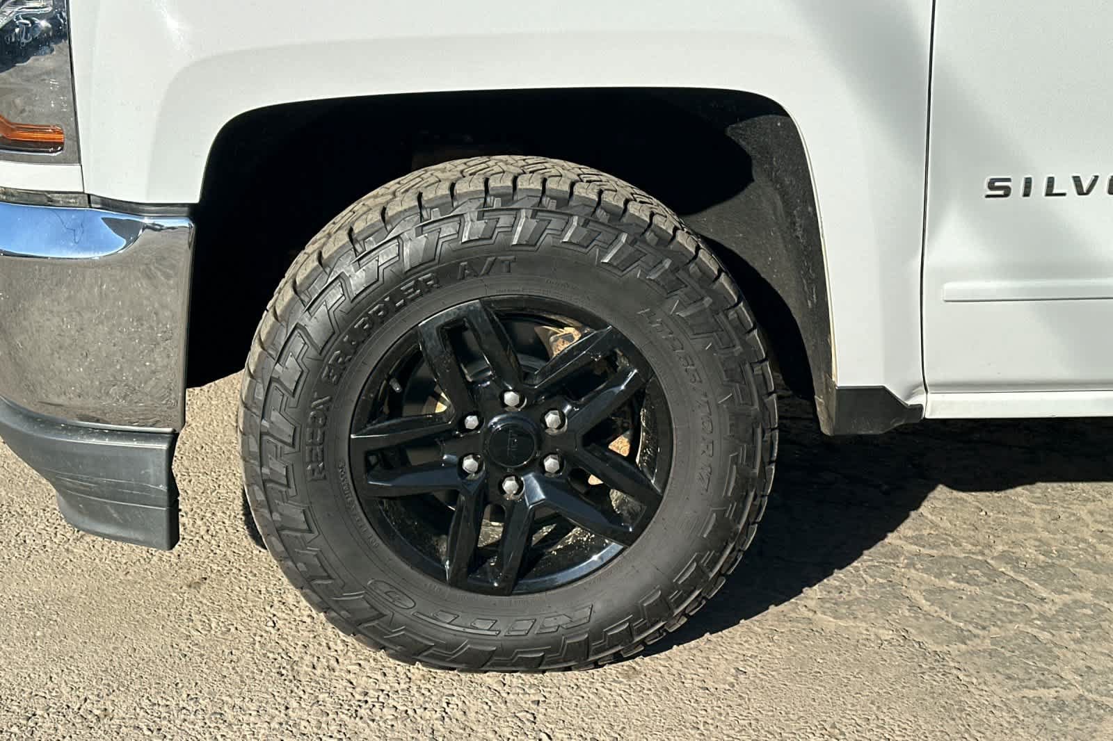Used 2018 Chevrolet Silverado 1500 LT w/ LT Fleet Convenience Package AWD/4WD image 12