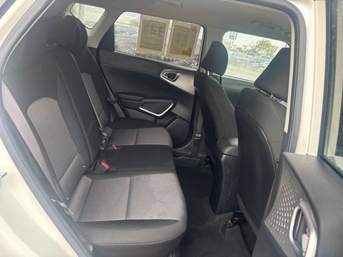 Used 2025 Kia Soul LX w/ LX Technology Package FWD image 22