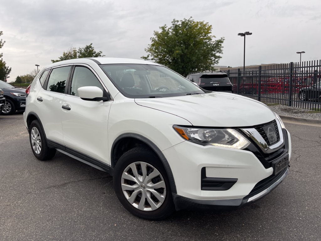 Used 2017 Nissan Rogue S AWD/4WD image 1