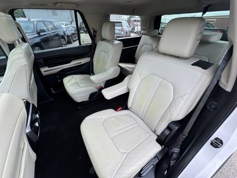 Used 2019 Ford Expedition Platinum AWD/4WD image 25