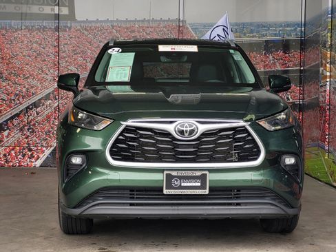 Certified 2024 Toyota Highlander XLE image 3
