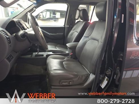 Used 2014 Nissan Frontier SL w/ SL Moonroof Package image 9