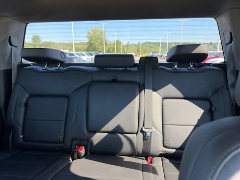 Used 2022 GMC Sierra 1500 SLT AWD/4WD image 37