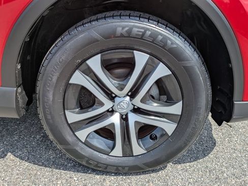 Used 2016 Toyota RAV4 LE FWD image 11