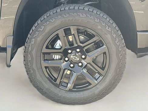 Used 2025 Chevrolet Silverado 1500 LT Trail Boss w/ Convenience Package II AWD/4WD image 31