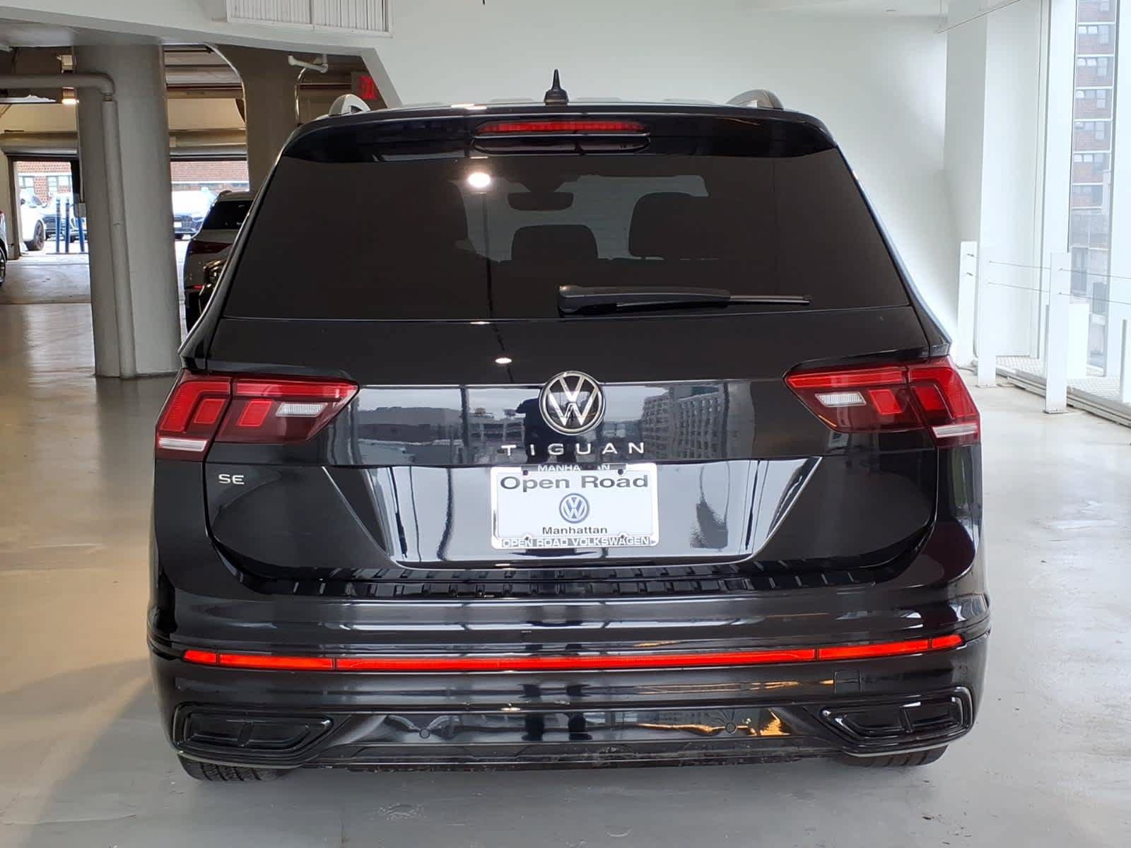 Used 2023 Volkswagen Tiguan SE R-Line AWD/4WD image 5