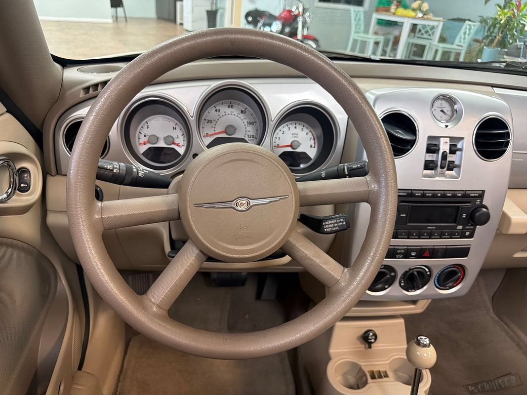 Used 2008 Chrysler PT Cruiser Convertible FWD image 19