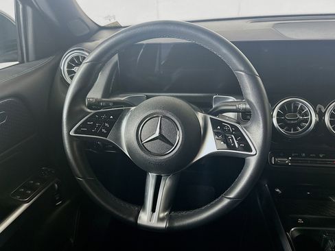 Used 2025 Mercedes-Benz GLB 250 4MATIC image 18