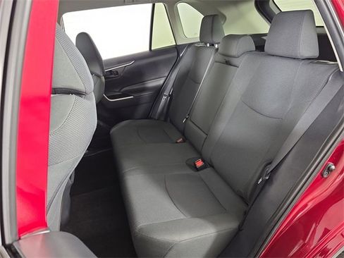 Used 2020 Toyota RAV4 LE image 17