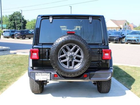 Used 2026 Jeep Wrangler Unlimited Sport AWD/4WD image 32