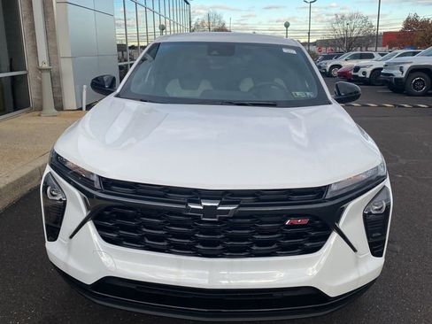 Used 2024 Chevrolet Trax RS image 2