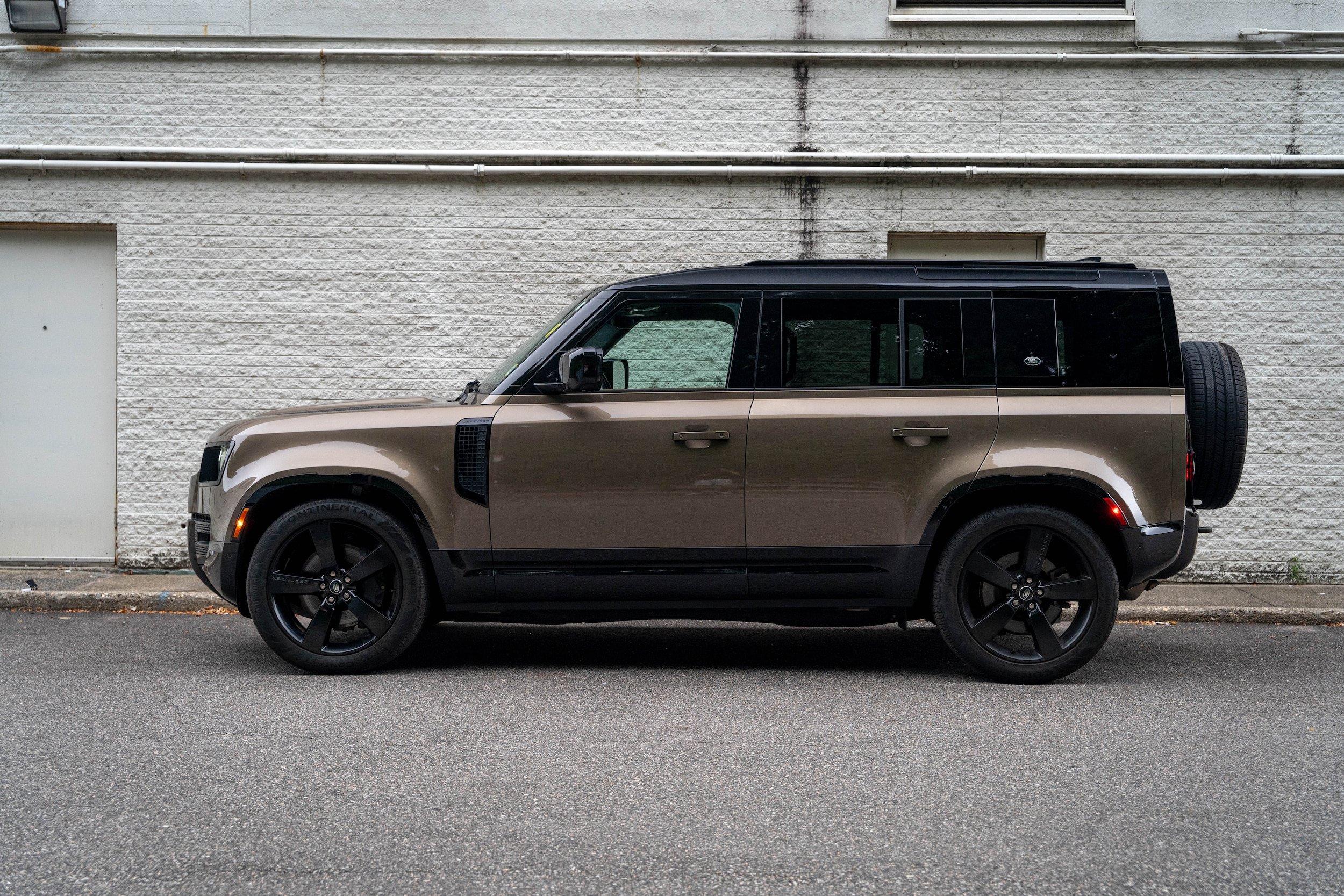 Used 2024 Land Rover Defender 110 X-Dynamic SE AWD/4WD image 4