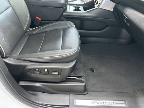 Used 2023 Chevrolet Suburban Premier image 27