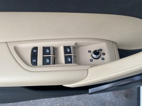 Used 2023 Audi Q5 2.0T Premium w/ Convenience Package image 10