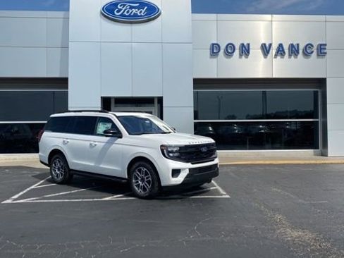 New 2025 Ford Expedition Active image 1