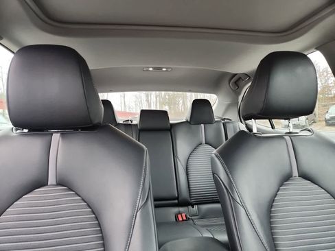 Used 2018 Toyota Camry SE image 19