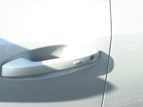 Used 2025 Nissan Murano SV FWD image 17