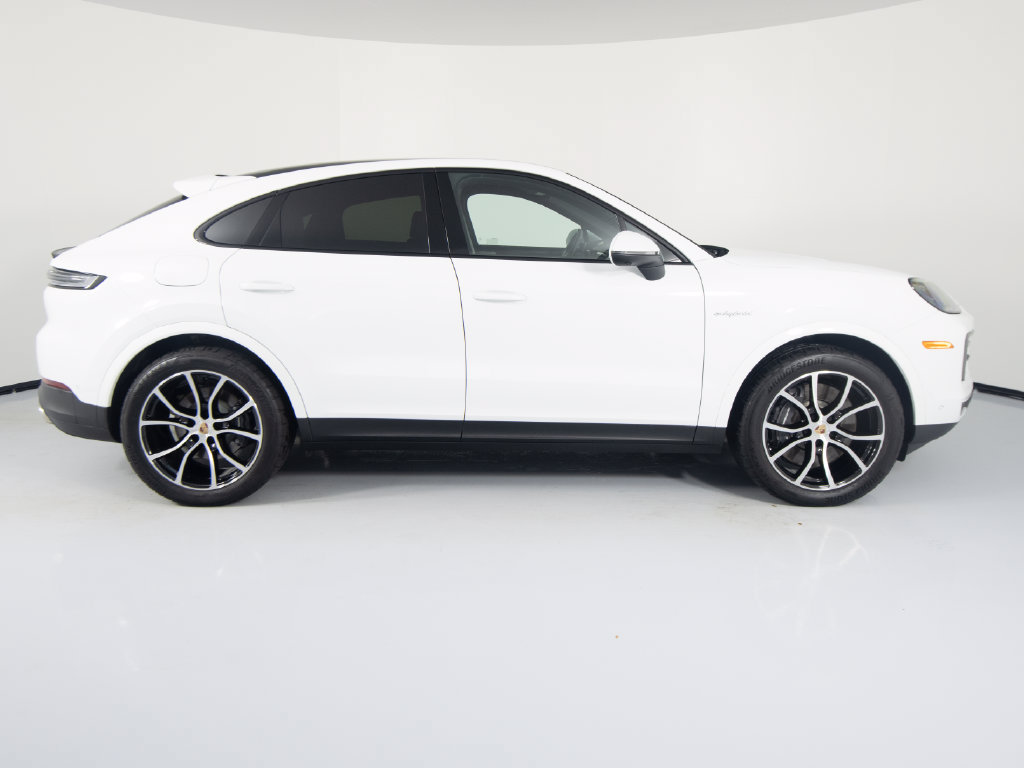 Certified 2026 Porsche Cayenne E-Hybrid Coupe AWD/4WD image 11