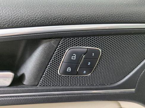 Used 2018 Ford Edge Titanium w/ Equipment Group 301A AWD/4WD image 25