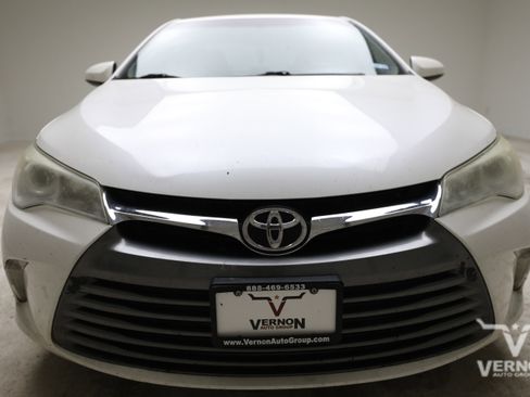 Used 2017 Toyota Camry XLE w/ Moonroof Package FWD image 7