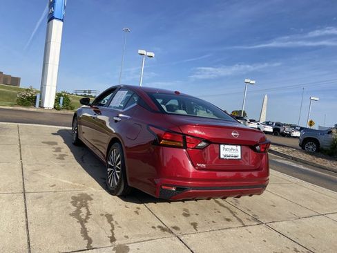 Used 2025 Nissan Altima 2.5 SV image 9