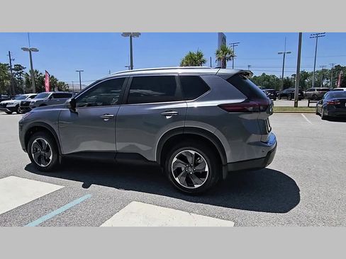 Used 2024 Nissan Rogue SV w/ SV Premium Package FWD image 27