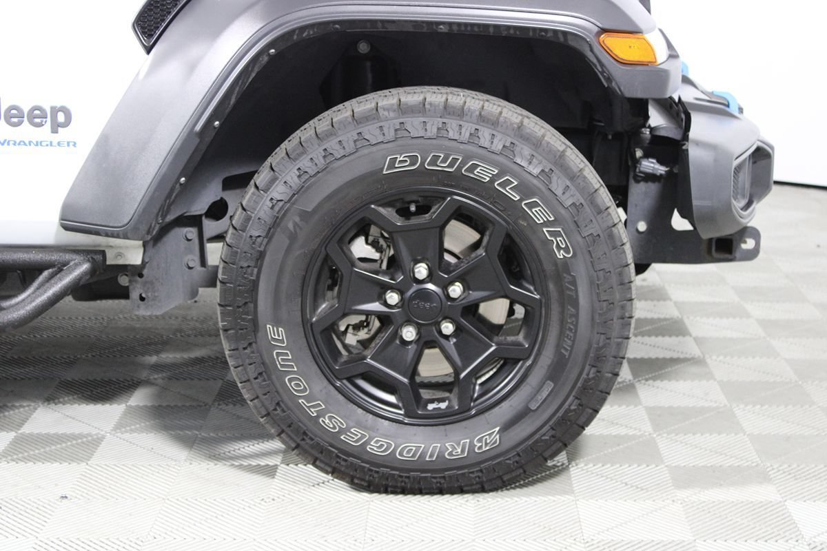 Used 2023 Jeep Wrangler Unlimited w/ Cold Weather Group AWD/4WD image 33