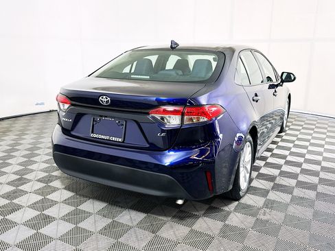 Used 2023 Toyota Corolla LE w/ LE Premium Package FWD image 3