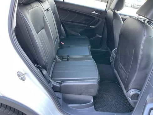 Used 2023 Volkswagen Tiguan SE AWD/4WD image 16