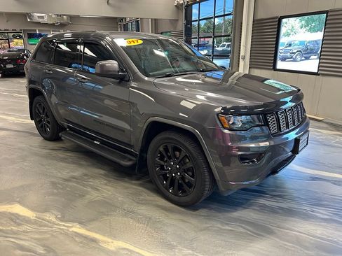 Used 2017 Jeep Grand Cherokee Altitude AWD/4WD image 25
